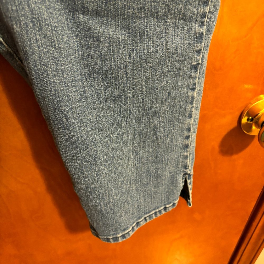 Lee‎ Classic Fit Capris, Blue, size 6P - Picture 6 of 14